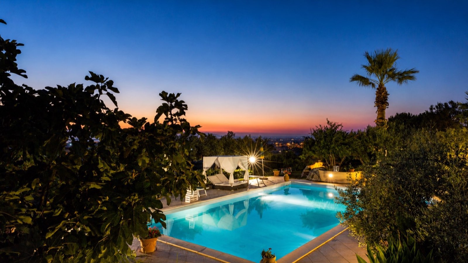 Tramonto sulla piscina e sulle Egadi